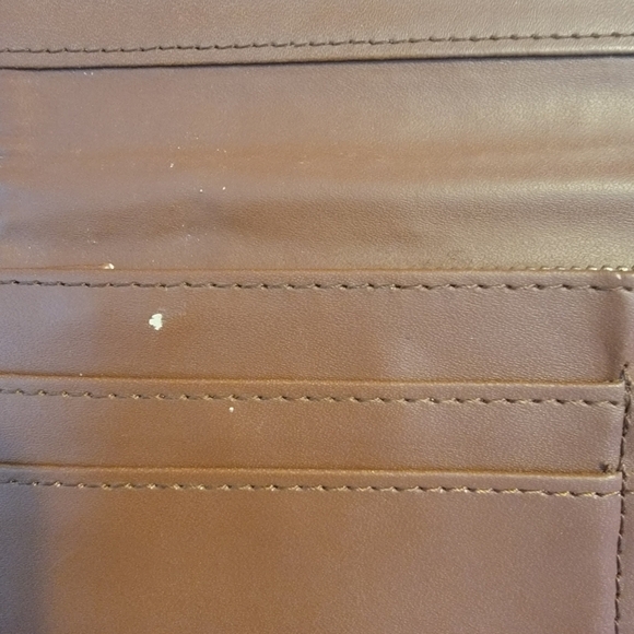 38. BCBG paris brown wallet with imperfections - Picture 4 of 5